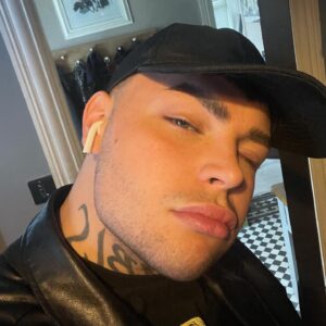 Anubis Finch Instagram - out now!!💿🍾 off to a little photoshoot tonight, and bi pride (london) tomorrow! see you there! 🖤🖤
