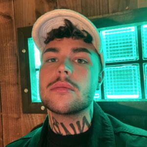 Anubis Finch Instagram - the “waiting outside the club toilets” lighting might not be a vibe but I felt cute so here’s some different angles of my face if anyone’s interested 🥸🫢 happy Brighton pride babiessssss 🔥