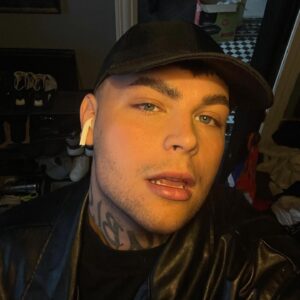 Anubis Finch Instagram - out now!!💿🍾 off to a little photoshoot tonight, and bi pride (london) tomorrow! see you there! 🖤🖤