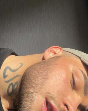 Anubis Finch Instagram - workin out, sleepin in, takin vitaminsss 🌞