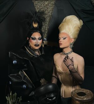 Anubis Finch Instagram - drag connn pt 1 ⚜️ thank you to everyone who came to see me this weekend at @rupaulsdragcon 🖤 was so much fun to see you all x #DragCon #rupaulsdragrace