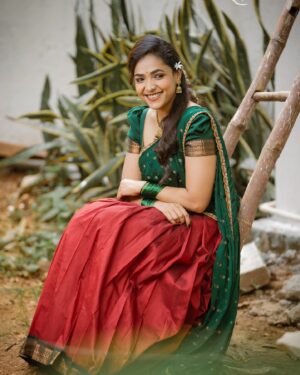 Anupama Gowda Instagram - My modernized lifestyle still finds swag in traditional outfit ♥️♥️♥️
#rajaranireloaded week 9

Outfit : @anthariya_ 
Styling : @likitha_suresh_ 
Jewellery:  @thespatika 
MUA: Meee 
PC : @raghavstudios