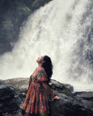 Anupama Gowda Instagram - Be still and listen to the story that the rain is telling you ☔️
@ayatana.resorts 

Dress : @zudio 
PC: @ishitavarsha_official