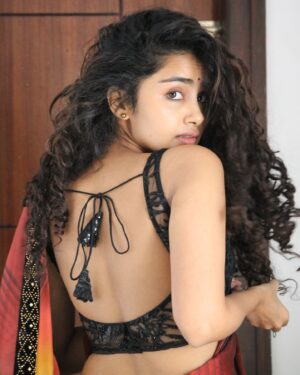 Anupama Parameswaran Instagram - Aayat ki tarah 🦢