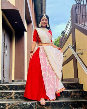 Anushka Goswami Instagram - রোশনাই ❤️🤍

সোম থেকে রবি । 8:30PM | স্টার জলসায়

#roshnai #starjalsha #love
