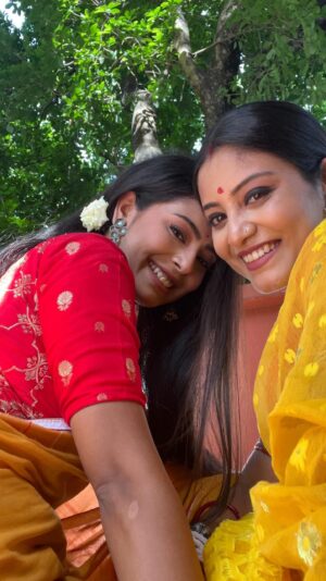 Anushka Goswami Instagram - Roshnai and Jahnabi behind the camera ❣️❣️❣️❣️❣️
#roshnai #starjalsha #bengaligirl #trending #trendingsongs #viral #dance #like #follow