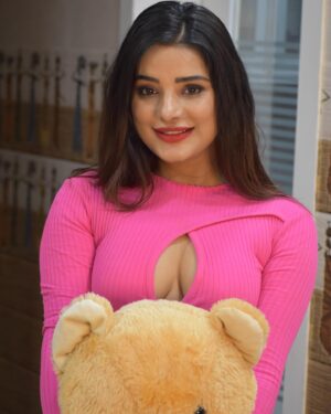 Anushka Srivastava Instagram - Pretty girl In pink ❤️😍😘

#trending #viral #instagram #love #explorepage #explore #instagood #fashion #follow #tiktok #like #anushkasrivastava #photography #india #trend #instadaily #memes #music #style #trendingnow #reels #foryou #likes #photooftheday #model #beautiful #bollywood #bhfyp #insta
