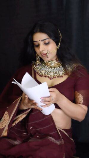 Anushka Srivastava Instagram - Ek baar dekh lijie ❤️❤️😍 #Heeramandi #netflix #trending