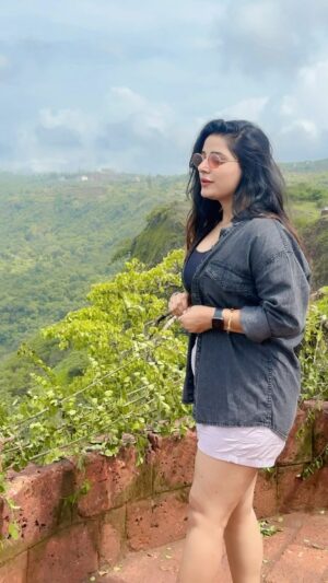 Anushka Srivastava Instagram - Ye mausam ❤️😍 #mahabaleshwar ☔️