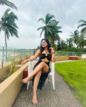 Anushka Srivastava Instagram - I’m too busy loving my life to worry about yours✌️🥰😘