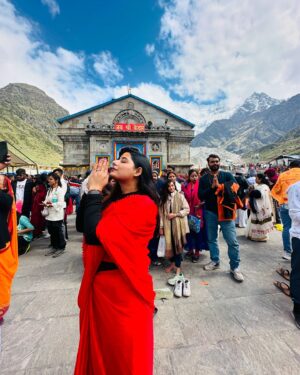 Anushka Srivastava Instagram - “Blessed by the sacred vibes of Kedarnath ✨ 

#SpiritualJourney #DivineBlessings” #HeavenOnEarth  #InAweOfNature #DivineSplendor” #PeacefulVibes #InnerHarmony” #NatureIsMyTemple #BlessedBeyondWords #DivineGrace”#PilgrimageGoals #KedarnathYatra”