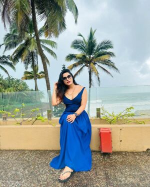 Anushka Srivastava Instagram - Can you guess the place …….😦😦😦🌧️🌧️🌧️