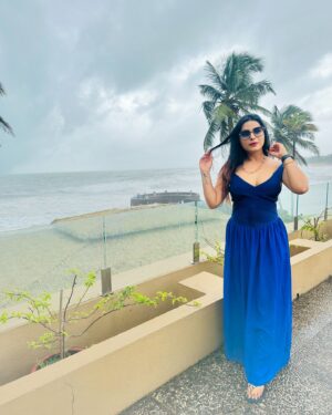 Anushka Srivastava Instagram - Can you guess the place …….😦😦😦🌧️🌧️🌧️