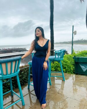 Anushka Srivastava Instagram - Can you guess the place …….😦😦😦🌧️🌧️🌧️
