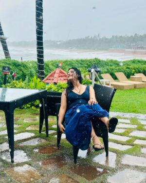 Anushka Srivastava Instagram - Can you guess the place …….😦😦😦🌧️🌧️🌧️