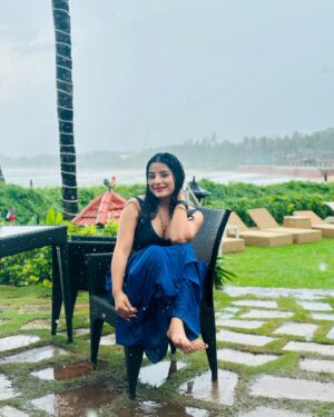 Anushka Srivastava Instagram - Can you guess the place …….😦😦😦🌧️🌧️🌧️