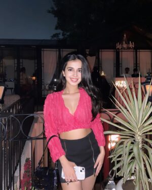 Anvesha Vij Instagram - Delhi feeling as hot as this pink💗🦩