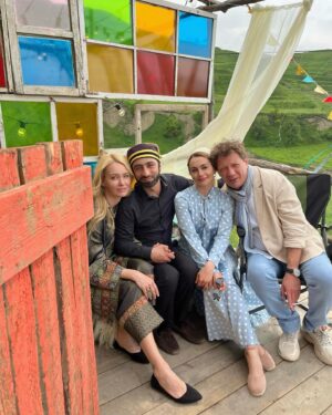 Anzhelika Kashirina Instagram - Ну а почему бы в августе не вспомнить июнь и как мне было хорошо на съёмках в Дагестане🎬🤍

Конечно когда выйдет наш фильм я ещё напишу много слов благодарности. Какая у нас была потрясающая группа! Очень счастлива, что была частью этого классного, доброго киноприключения🤍

Первая сцена у меня была с @actresspanina Настей🤍 Мы не были знакомы до проекта, но через минуту нашего знакомства у меня было полное ощущение, что мы знаем друг друга сто лет.
 «Мой чечек» - подумала я и полюбила сразу😍
Очень люблю любить своих партнёров😅
На этом проекте любви было много:)))