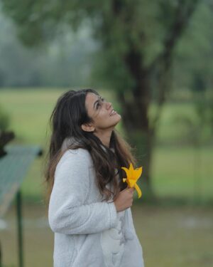 Aparna Das Instagram - If you go, I’ll stay
You come back, I’ll be right here
Like a barge at sea
In the storm, I stay clear 🎶

📸 @ajil_kuttikatt