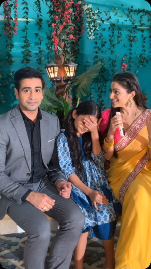 Aparna Dixit Instagram - Bundle of talents!! @aparnadixit2061 @haritijoshi @dishankarora9 
Please vote who is your favourite 😛