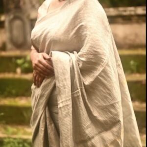 Aparna Nair Instagram - @appunayar blends in beautifully with the mysteries of the nature in this silver-white statement piece from @seematti . Dipped in subtle ombre, she looks ravishingly elegant and all set to steal a million hearts. Shop for this masterpiece from @seematti now!

Video : @parvathy.prasad_
Makeup : @sheena_makeup_artist

#keralasaree
#keralawedding #ethnicwear #ethnicsarees #sareedraping #saree #hinduwedding #tamilwedding #fashiondiaries #drapesofseematti #reels #trendingnow #fashionable #aparnanair