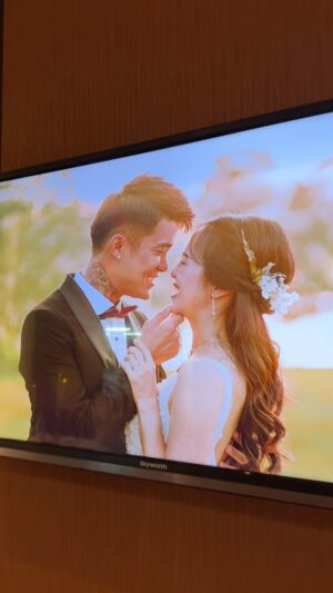 Apple Hong Instagram - Praise the Lord! 😇This wedding was one of the most touching I’ve ever attended, overflowing with God’s grace, mercy, and love. @simonboyyyyyyy, your life is a powerful testimony of God’s mercy, and @simongirlllllll Chloe, you are truly an angel sent by God to Simon. May the Lord bless your marriage with boundless joy and great blessings. Keep shining brightly! ✨❤️😇

#ptl #blissful #wedding #godisgood #godislove #thankyoujesus