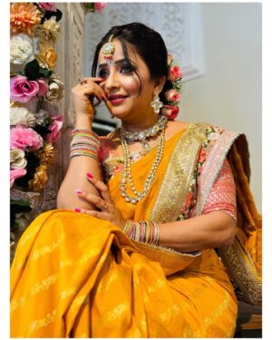 Apurva Nemlekar Instagram - .
❤️Saavni❤️
.
Make up - @manmeet_makeup_artist9201 
Hairstylist - @hairstylish_niki07 
Costume stylist - @shalmalee_t 
Pc - @manasi_rane_96 
Nail art - @londonnails2021 
.
Premachi Goshta @star_pravah
. 
#apurvanemlekar #saree #saavni💃 #premachigoshtonstarpravah #hazeleyes #orangesaree #haldiceremony #mehendi #nailart #eyesthatspeak #indiantraditionalwear #indianculture #incredibleindia #indianbeauty #wedding #weddingday #weddingseason #actorslife #shooting