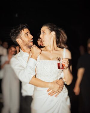 Aras Aydın Instagram - Seni çok seviyorum güzel karıcığım, 
doğum günün kutlu olsun🖤
Çok şanslıyım ve dünyadaki en büyük hayranınım!
(sonu sürprizli, hep seni mi yapacaksın😯)