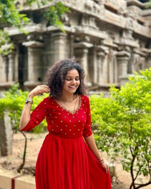 Archana Kumar Instagram - காத்தடிச்சா மகளுக்கு காவலுக்கு நிப்பாரு 
  காச்சடிச்ச சூரியன கைது செய்ய பாப்பாரு
 மக மட்டும் மக மட்டும் உசுரா 
  மத்ததெல்லாம் இவருக்கு கொசுரு♥️✨

Even though i know he is for everyone around the world i take the privilege of being his only daughter🙈Nope i am strictly not sharing him with anybody..
To the very first time to post something like this on this day🥹
Happy Father’s Day Appa✨

 இது போதும் எனக்கு 
 இது போதுமே
 வேறேன்ன வேணும் 
 நீ போதுமே♥️✨

#annamalaiyarthunai #appa #myeverything