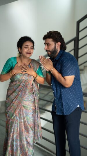 Archana Kumar Instagram - For a long time I have been searching for a right “Reel partner”?!?Finally I Got the super talented @shivakumarr20 anna by my side!
Recreating this scene from the classic  SATHILEELAVATHI” Tamil film directed by the legendary BALU MAHENDRA sir & DIALOUGES by the evergreen CRAZY MOHAN SIR ♥️🙏 & 
starring KAMAL HASSAN sir & KOVAI SARALA mam in the original version.

Though this concept and direction of this reel was executed by suja akka and Shiva anna, they made me feel so comfortable and one among their family!
It was super fun & hilarious to work with SHIVA ANNA and I had no idea when he had practiced his portions, as his character dialogue“timing” is very challenging! He did it with such compassion!
As an actor I always put my 💯 % effort in whatever I do and I was only more excited to do this as I am a very big fan of Kovai sarala amma🥹♥️
Hope you guys love our NEW COMBO 

We are planning to cook more unique content together! 
Mua: @dollupmakeover_artistry 

#archu #archusreels #archana #archanakumaar #shiva #sujavarunee #sathileelavathi #sathileelavathicomedy #kamalhaasan #kovaisarala #favmovie #favscene #favcombo #reelsinstagram #reelitfeelit