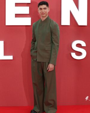 Archie Renaux Instagram - UK premiere for @alienanthology in my hometown!!!! 
Styled by @krishanparmar_ 
Grooming by @thebradylea 
Suit @dior 
Watch and jewelry @bvlgari