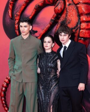 Archie Renaux Instagram - UK premiere for @alienanthology in my hometown!!!! 
Styled by @krishanparmar_ 
Grooming by @thebradylea 
Suit @dior 
Watch and jewelry @bvlgari