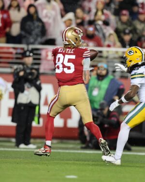 Ari Aguiar Instagram - George Kittle antes, durante e depois! 🏈🙌👏

📺 @espnbrasil e @starplusbr 
🎙️ @ariaguiar 

🎟️ Ingressos para o NFL in Brasa a venda no link do perfil. #NFLBrasil