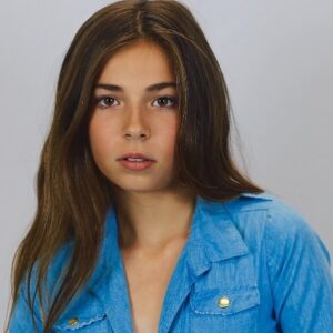 Aria Spinello Instagram - Thank you @chickbyglossy 💙💙💙 loving my new blue top💙Perfect for those cool fall night😎.. @reaganrosey #blue #fallnights #tweenfashion #teenstyle #lamodelsyouth #dancer #brownhair #browneyedgirl #younghollywood #styleblogger #fashion #chickbyglossygirl #saturdaynight #friendsfunfashion #fabulous #naturalmakeup #actress
