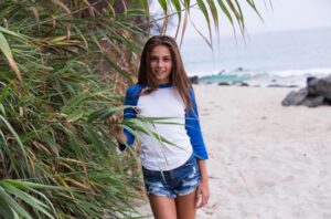Aria Spinello Instagram - Missing the ☀️.. will you be my sunshine #sunshine #warmweather #beachgirl #sand #waves #surfergirl #surf #wednesday