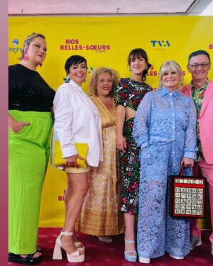 Ariane Moffatt Instagram - Quelle soirée de première première ! 🎬
Fière aux côté du grand maître d'œuvre René-Richard Cyr 
#nosbellessoeurs 💛💝
@cinemaginaire_inc @tva.films 

En salle le 11 juillet!! 

Stylisme : @sabrinadeslauriers 
MUA : @misslala_makeup