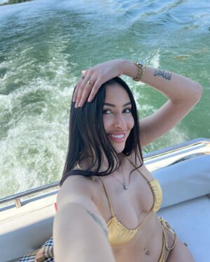 Arielle Salvaje Instagram - Summer’s finally here ☀️⚓️🌊