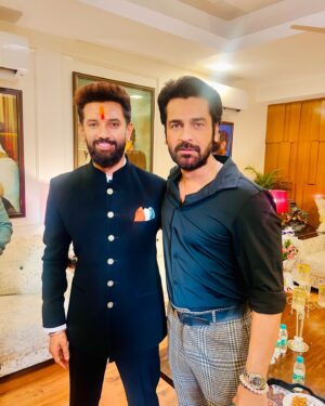 Arjan Bajwa Instagram - So so so proud of my brother .. Rising like a phoenix against all odds …. @ichiragpaswan new era begins as a CABINET MINISTER ,GOVT OF INDIA !