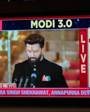 Arjan Bajwa Instagram - So so so proud of my brother .. Rising like a phoenix against all odds …. @ichiragpaswan new era begins as a CABINET MINISTER ,GOVT OF INDIA !