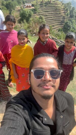 Arjun Sapkota Instagram - बैतडी “कल्पना बिष्ट” बहिनिको घर तिर ..🥰
.
.
.
.
.
.
.
#arjunsapkota 
#reelsinstagram #PahadiSong #nepal🇳🇵 #trending #reelsfb #trendingreels #nepalisong #explore #baitadi #reels #instagood #reelsvideo #viral