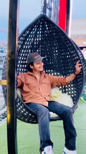 Arjun Sapkota Instagram - एकदिन हिरो त पक्कै बन्नु छ ..😍
.
.
.
.
.
.
.
.
#arjunsapkota 
#reelsinstagram #PahadiSong #nepal🇳🇵 #trending #kathmandu #dhana #pahadi #trendingreels #concert #explore #fyp #reels #instagood #reelsvideo #viral