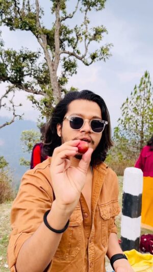 Arjun Sapkota Instagram - डोटि जोरायलको बाटोमा काफल बेच्दै बस्नुभएका बहिनिहरु ..!
.
.
.
.
.
#arjunsapkota 
#reelsinstagram #nepal🇳🇵 #doti #nepali #explore #reelsfb #facebookreels #trending #travel #explorepage #reelitfeelit #reelsvideo #reelsviral #trip  #reels