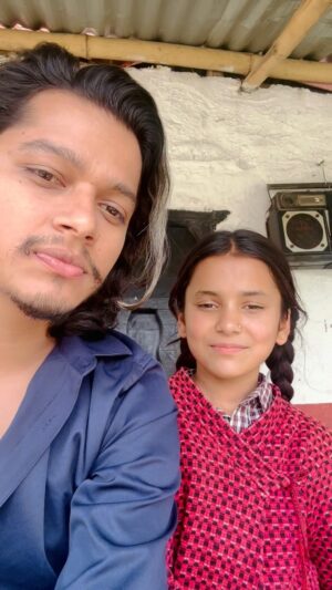 Arjun Sapkota Instagram - “कल्पना” बहिनि सँग सिक्दै छु ! के बैतडीको भासा जानिएला त ..?
.
.
.
.
.
.
.
.
#arjunsapkota
#reelsinstagram #PahadiSong #nepal🇳🇵 #trending #kathmandu #trendingreels #concert #explore #fyp #reels #instagood #reelsvideo #viral