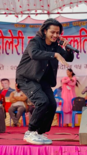 Arjun Sapkota Instagram - तन मन सुम्पेकै थेँ 'रोल्पा मा’ 😍
.
.
.
.
.
#arjunsapkota
#reelsinstagram #PahadiSong #nepal🇳🇵 #trending #rolpa #trendingreels #concert #explore #fyp #reels #instagood #reelsvideo