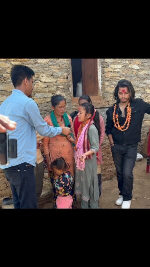 Arjun Sapkota Instagram - अब बैतडी कि “कल्पना बिष्ट” बहिनि गाउन र पढ्न काठमाडौं जाने..🥰
.
.
.
.
.
#arjunsapkota
#reelsinstagram #PahadiSong #nepal🇳🇵 #trending #reelsfb #trendingreels #nepalisong #explore #baitadi #reels #instagood #reelsvideo #viral
