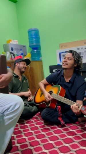 Arjun Sapkota Instagram - कस्तो रमाइलो भो, साथीहरु सँग ..😍✌️
.
.
.
.
.
.
.
.
#arjunsapkota
#reelsinstagram #PahadiSong #nepal🇳🇵 #trending #kathmandu #trendingreels #concert #explore #fyp #reels #instagood #reelsvideo #viral