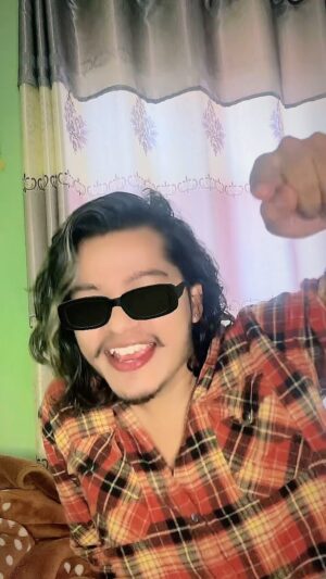 Arjun Sapkota Instagram - कस्तो छ चस्मा..?😎🤭😄
.
.
.
.
.
.
.
#arjunsapkota 
#reelsinstagram #PahadiSong #nepal🇳🇵 #trending #reelsfb #trendingreels #nepalisong #explore #kathmandu #reels #instagood #reelsvideo #viral