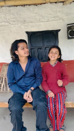 Arjun Sapkota Instagram - आहा कस्तो मिठो आवाज “कल्पना बिष्ट” बहिनिको..🥰
.
.
.
.
.
.
.
.
.
#arjunsapkota 
#reelsinstagram #PahadiSong #nepal🇳🇵 #trending #reelsfb #trendingreels #nepalisong #explore #kathmandu #reels #instagood #reelsvideo #viral