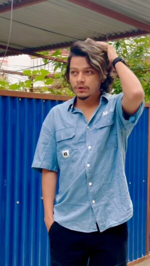 Arjun Sapkota Instagram - यो मेरो गीत सुन्नुभएको थियो त ..?
.
.
.
.
.
.
.
.
#arjunsapkota 
#reelsinstagram #PahadiSong #nepal🇳🇵 #trending #kathmandu #trendingreels #concert #explore #fyp #reels #instagood #reelsvideo #viral