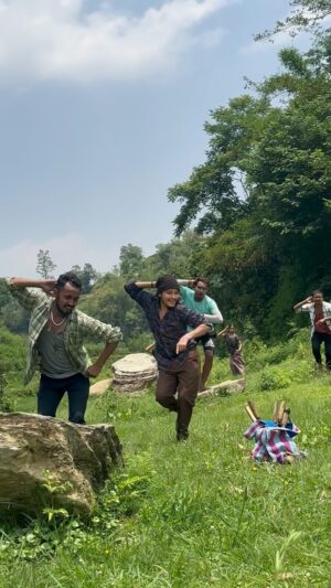 Arjun Sapkota Instagram - पहाडी दोस्तोँ, ये डान्स मिला क्या..?😜
.
.
.
.
.
.
#arjunsapkota
#reelsinstagram #PahadiSong #nepal🇳🇵#uttarakhand #himachal #trending #kathmandu #trendingreels #concert #explore #fyp #reels #instagood #reelsvideo #viral